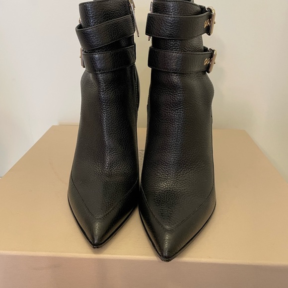 Burberry size 40. Like new. Worn only once. Great buy. - Picture 2 of 5